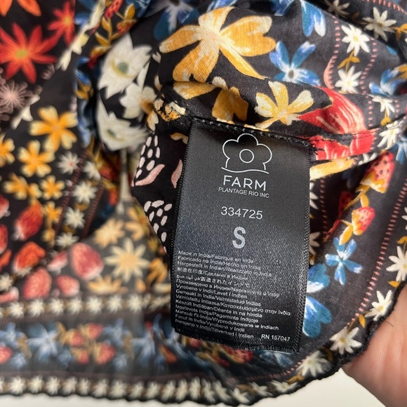 Farm rio Black Jujus Garden Blouse strawberry size small - Picture 5 of 10